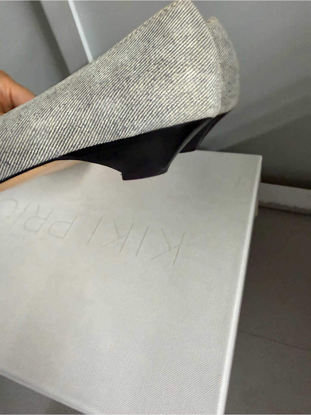 Salvatore Ferragamo Grey & White Striped Fabric Bow Pointed Toe Flats Size 10 B - Picture 6 of 13